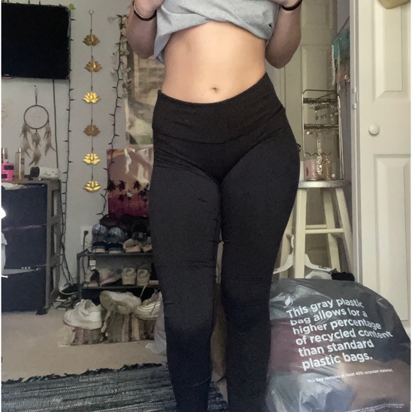 Black Lululemon leggings, size 6 - Picture 4 of 4